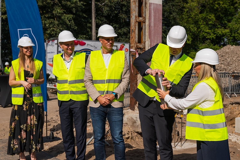 kapsulas iemūrēšana Lido māja