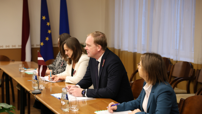 Ekonomikas ministrs tikšanaš laikā