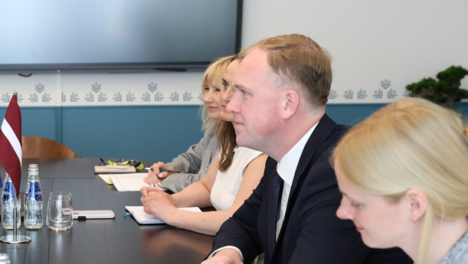 Ekonomikas ministrs tiekas ar Rumānijas ārkārtējo un pilnvaroto vēstnieku Latvijā