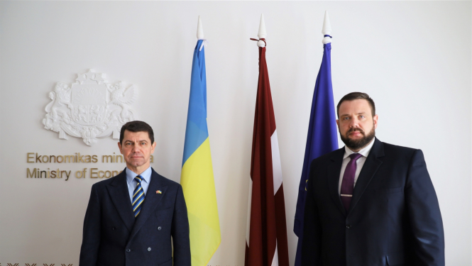 Ekonomikas ministrs tiekas ar Ukrainas vēstnieku Latvijā