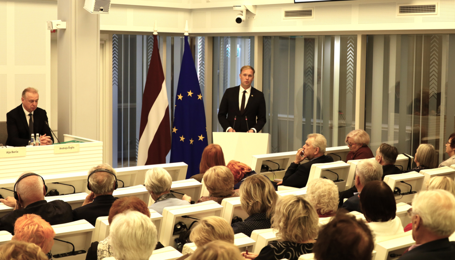 Viktors Valainis saka uzrunu senioru konferencē