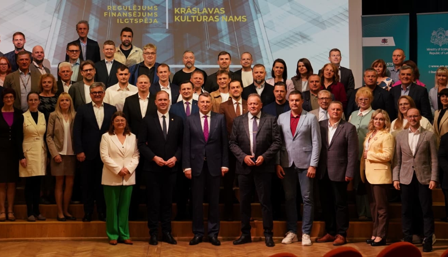Konferences dalībnieku kopbilde