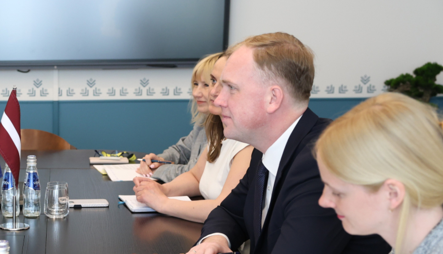 Ekonomikas ministrs tiekas ar Rumānijas ārkārtējo un pilnvaroto vēstnieku Latvijā