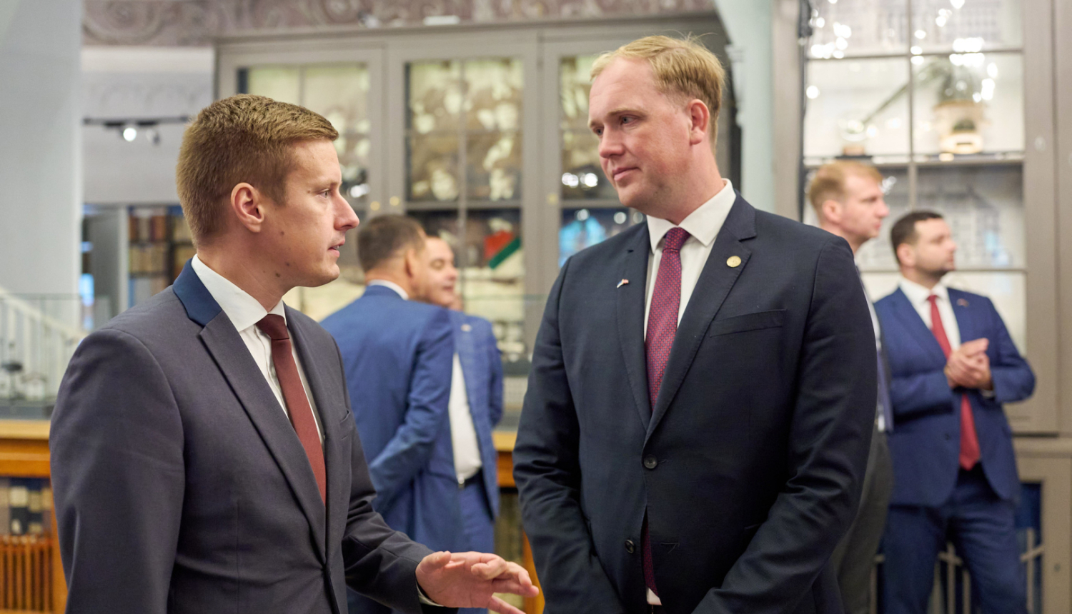 No kreisās puses_Igaunijas ekonomikas un rūpniecības ministrs Erki Keldo, Latvijas ekonomikas minitrs Viktors Valainis