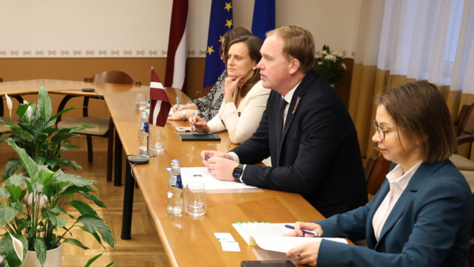 Tikšanās ar Zviedrijas vēstnieku