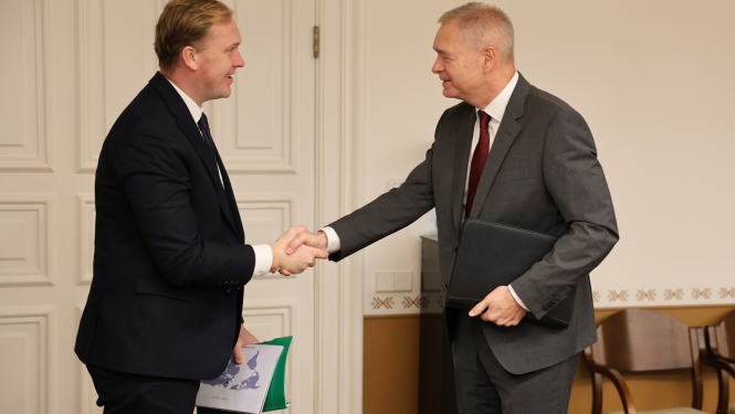 Valainis sarokojas ar Čehijas vēstnieku