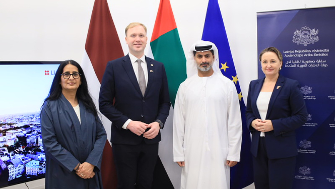 V.Valainis vizītē AAE