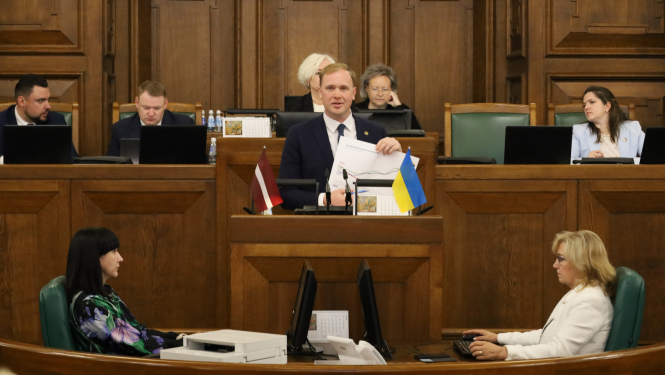 Ekonomikas ministrs V.Valainis uzrunā saeimu