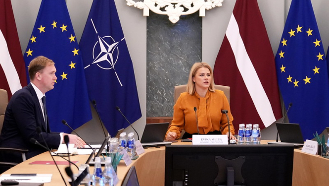 Evika Siliņa, Viktors Valainis