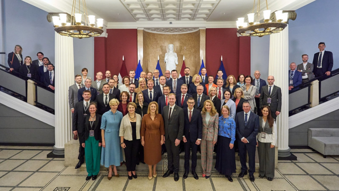 Sanāksmes dalībnieku kopbilde