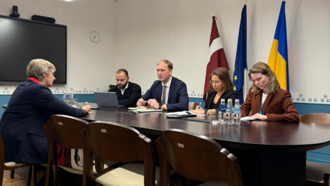 Ekonomikas ministrs tiekas ar Latvijas vēstnieci Vācijā