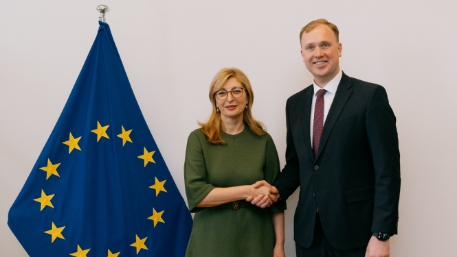Ekonomikas ministrs Viktors Valainis un EK komisāre