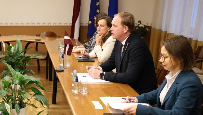 Tikšanās ar Zviedrijas vēstnieku