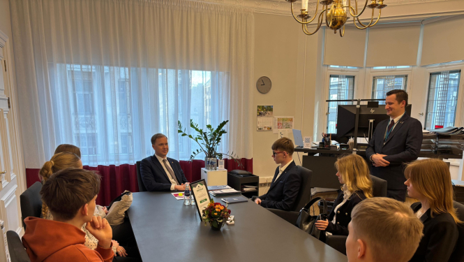 Sapulce ar ministru un parlamentāro sekretāru