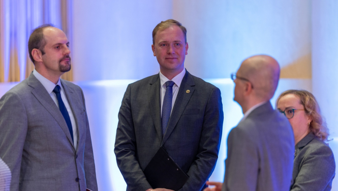 Viktors Valainis, Raivis Bremšmits