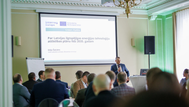 Ekonomikas ministrijas valsts sekretāra vietnieks Edijs Šaicāns uzstājas seminārā