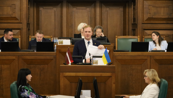 Ekonomikas ministrs V.Valainis uzrunā saeimu