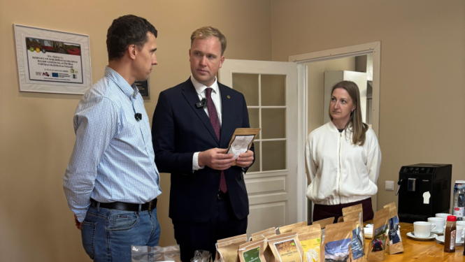 V.Valainis apmeklē uzņēmumu SIA “Spāres-L”