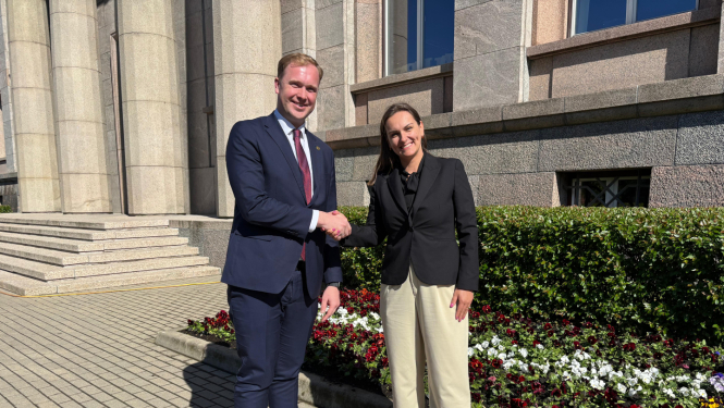 V.Valainis un V.Saldava