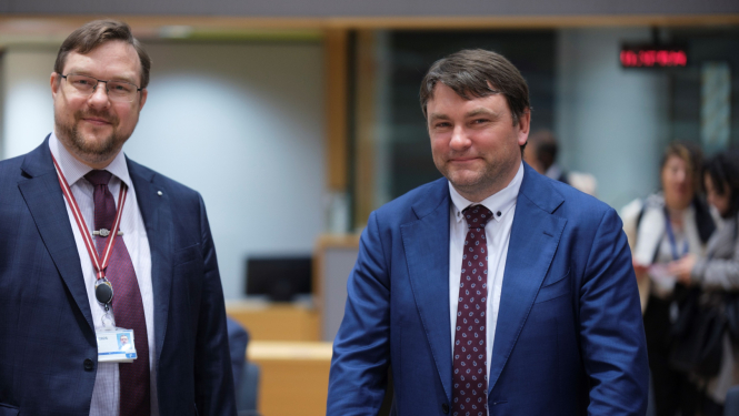 E.Valantis un M.Kreitus