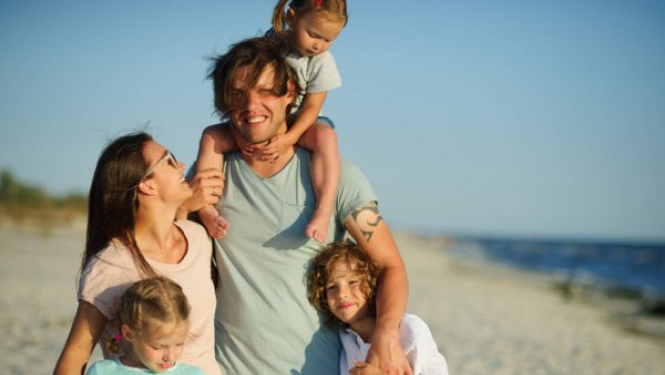 Foto ar ģimeni un bērniem