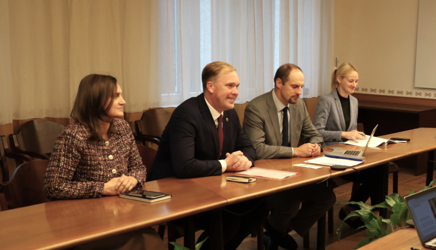 Kopbilde pie darba galda