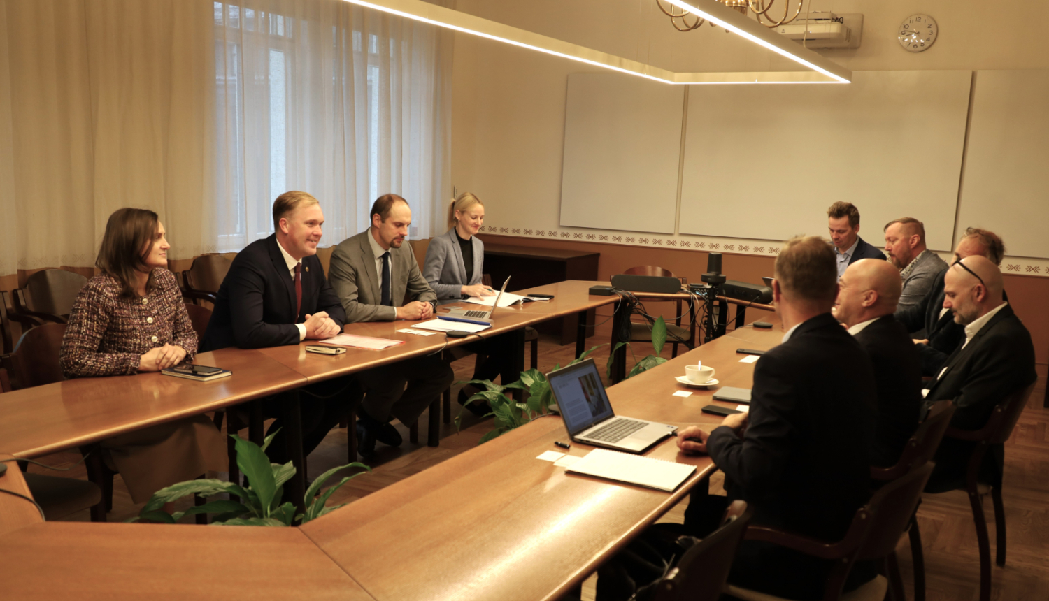 Kopbilde pie darba galda