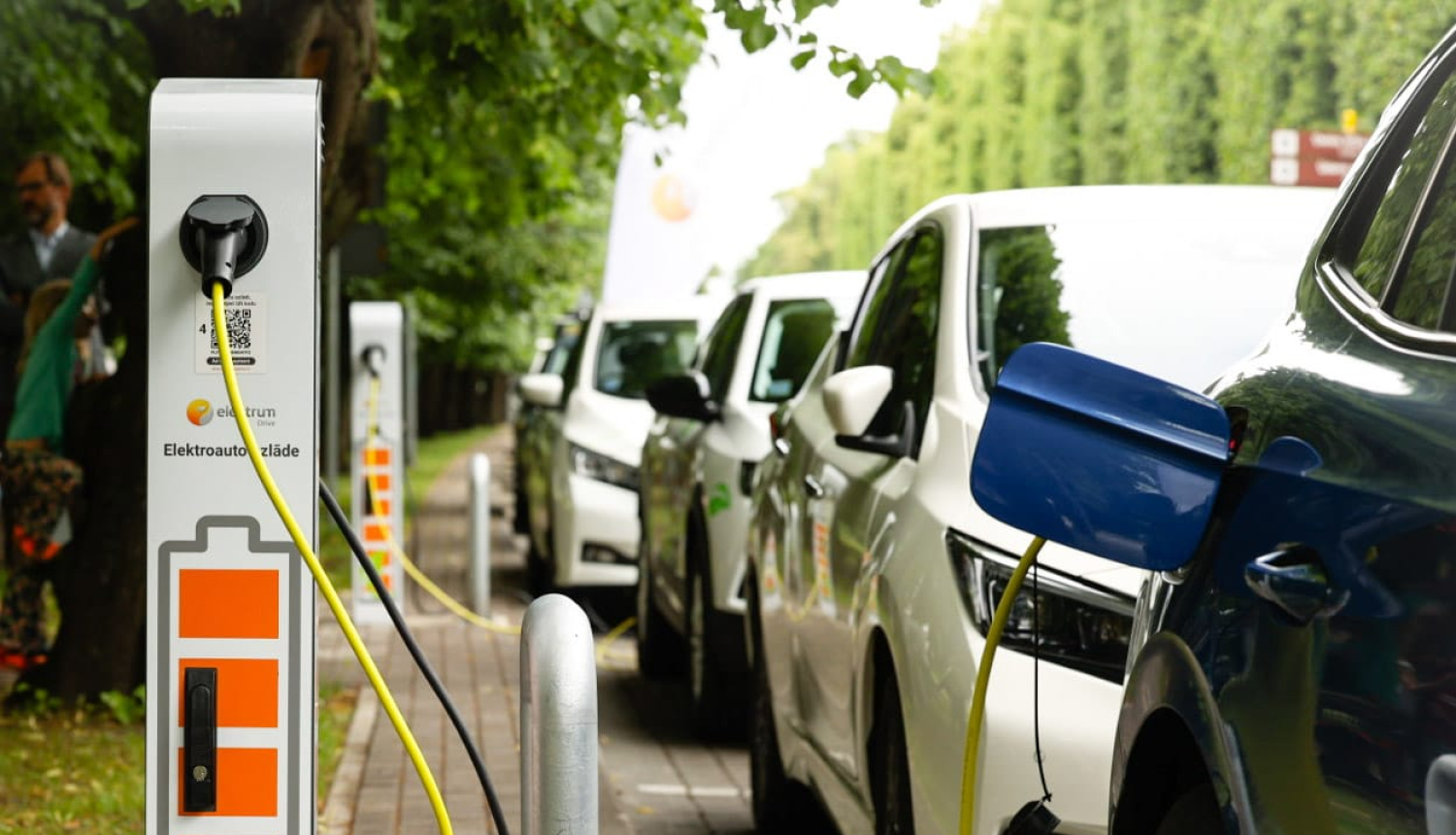elektroauto uzla'des punkts Ventspilī