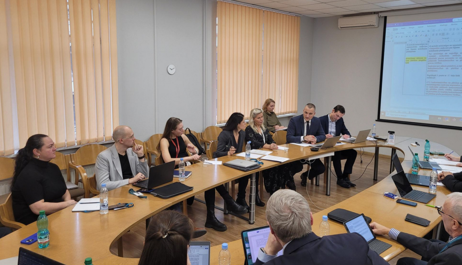 Tikšanās ar Latvijas lielāko tirgotāju un uzņēmēju nevalstisko organizāciju, kā arī lielāko pārtikas preču mazumtirgotāju, Konkurences padomes un Zemkopības ministrijas pārstāvjiem