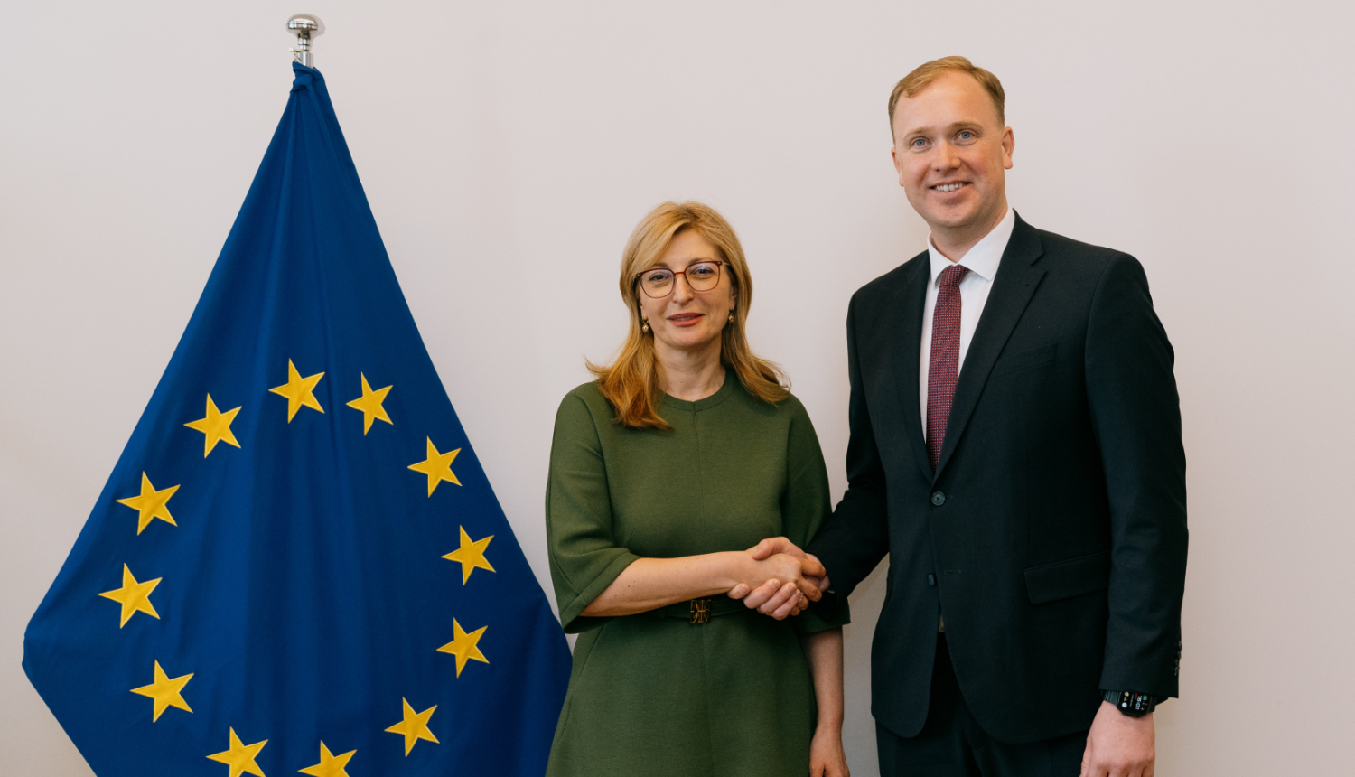 Ekonomikas ministrs Viktors Valainis un EK komisāre