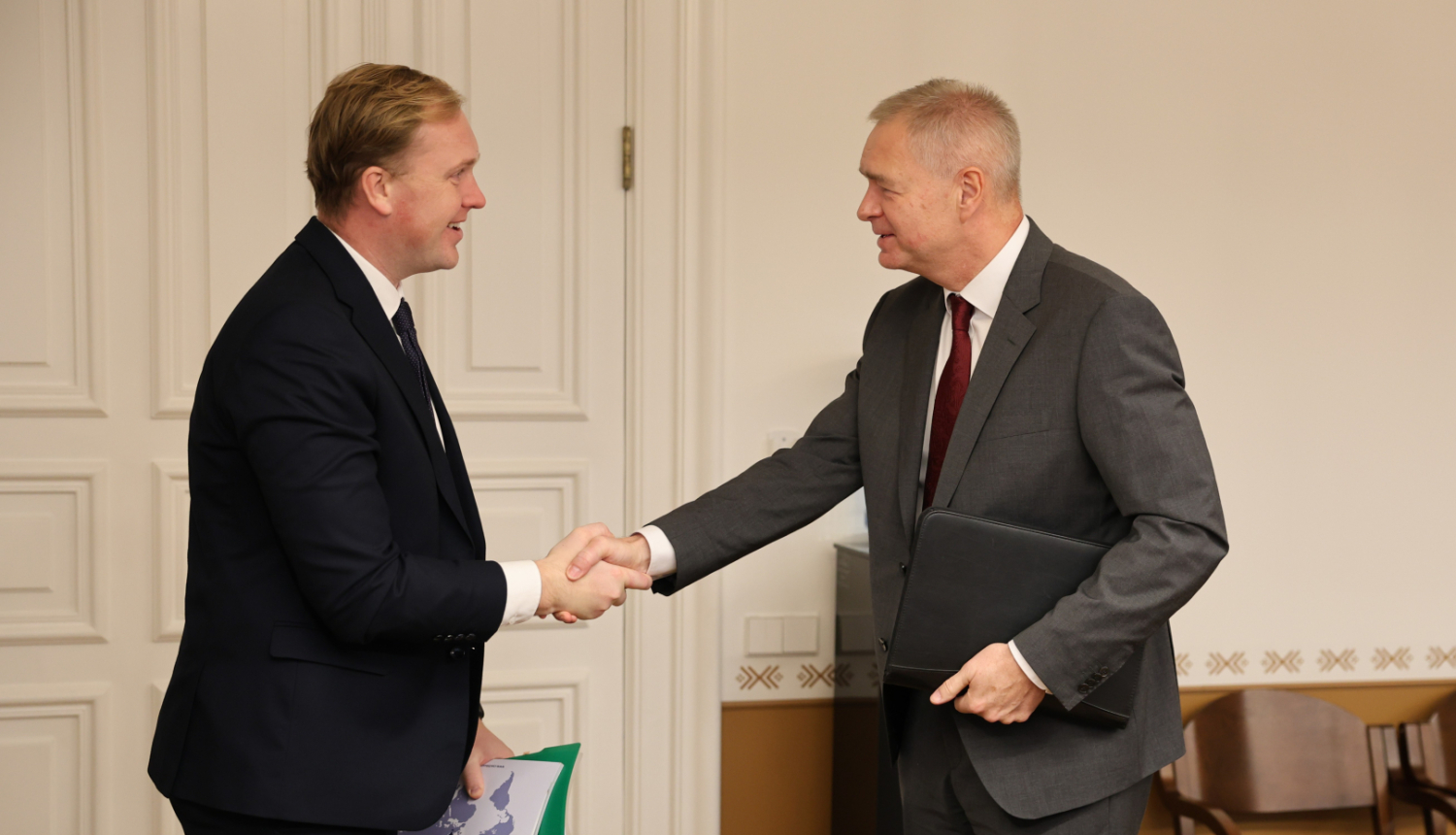 Valainis sarokojas ar Čehijas vēstnieku