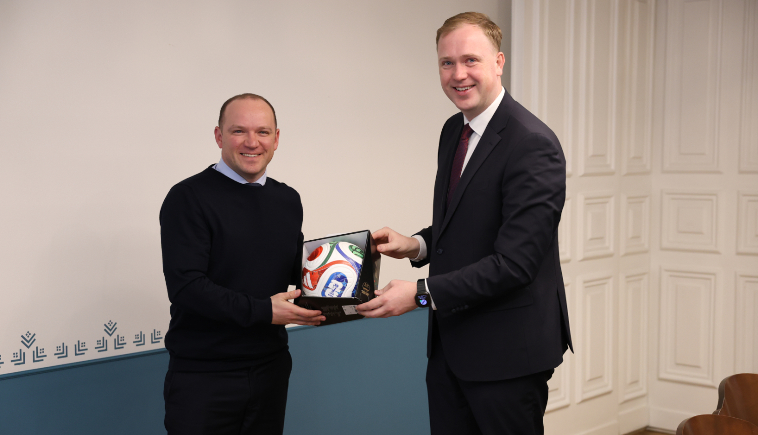 V.Valainis un V.Ļašenko