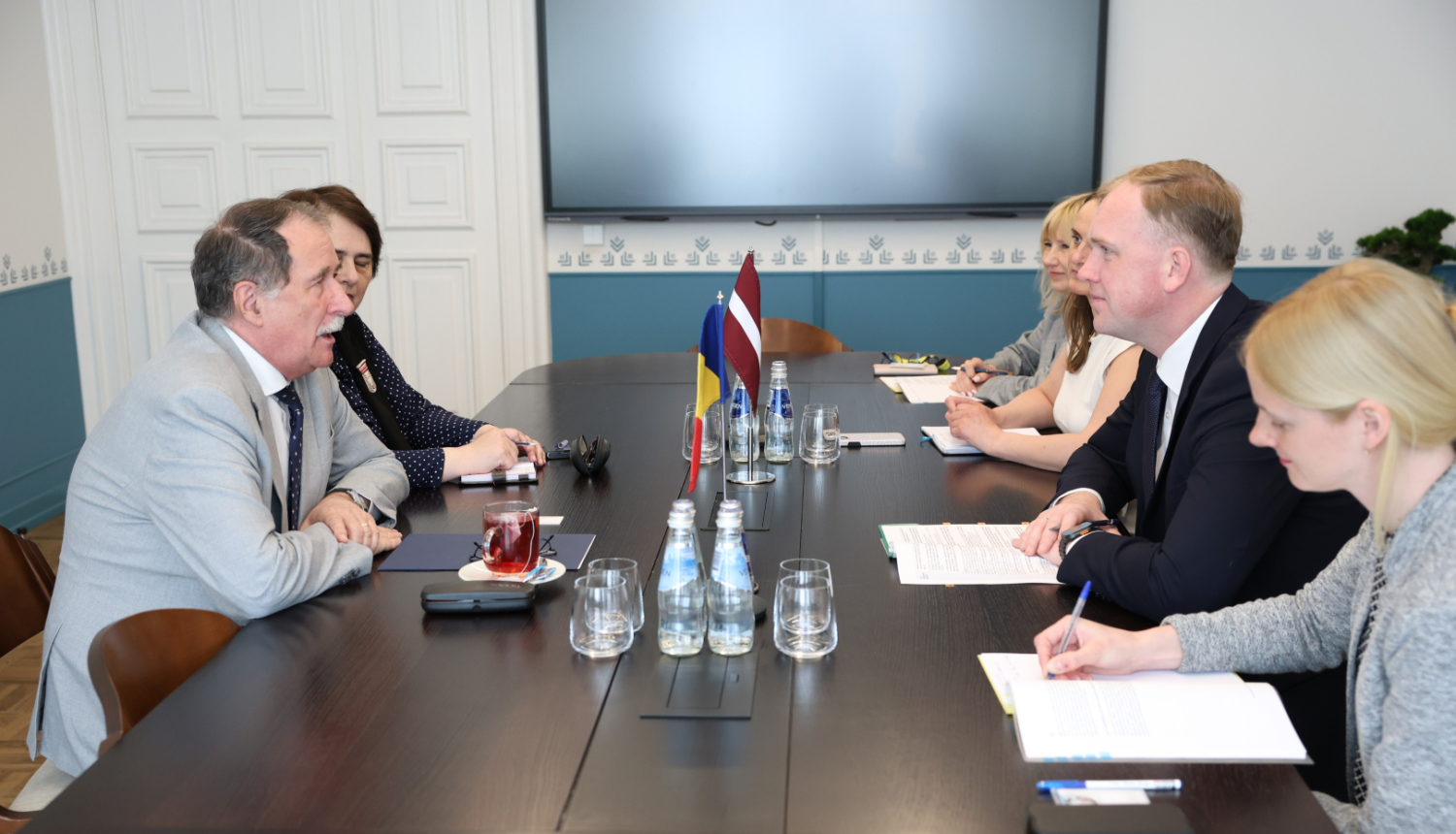 Ekonomikas ministrs tiekas ar Rumānijas ārkārtējo un pilnvaroto vēstnieku Latvijā