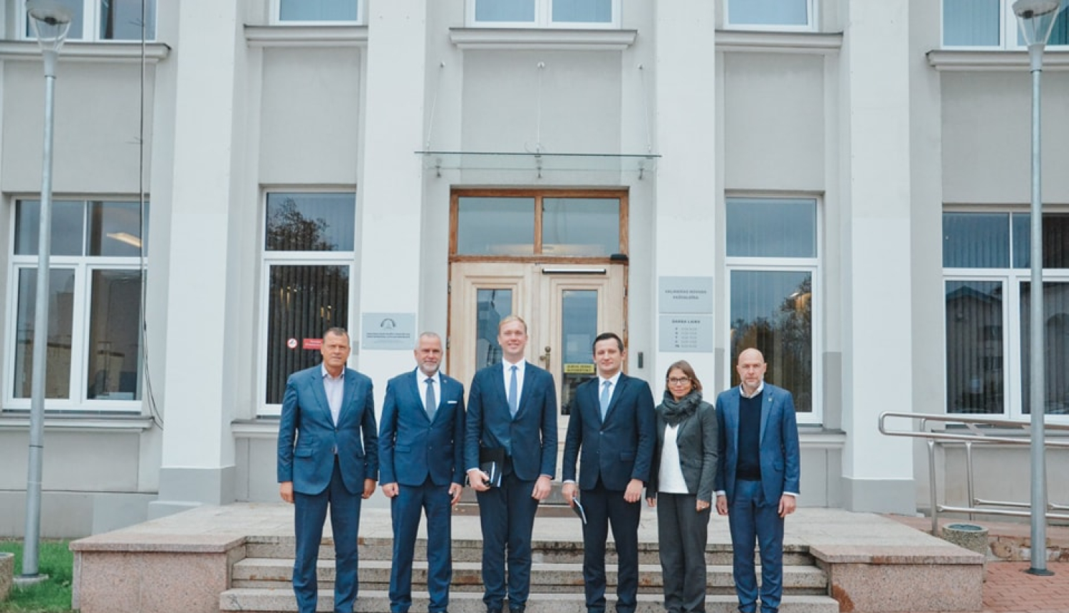 Foto ar Valmieras pašvaldības pārstāvjiem