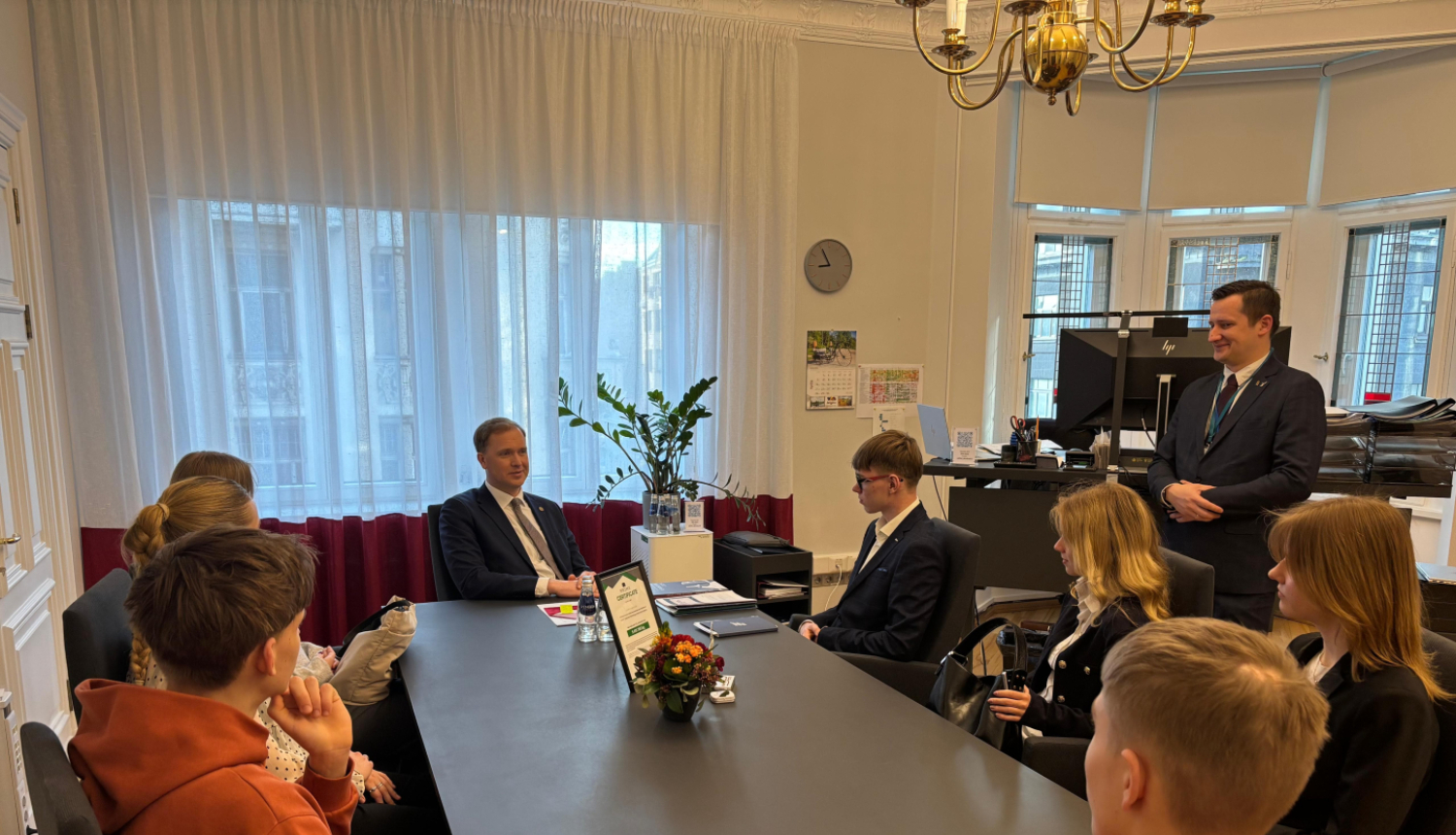 Sapulce ar ministru un parlamentāro sekretāru