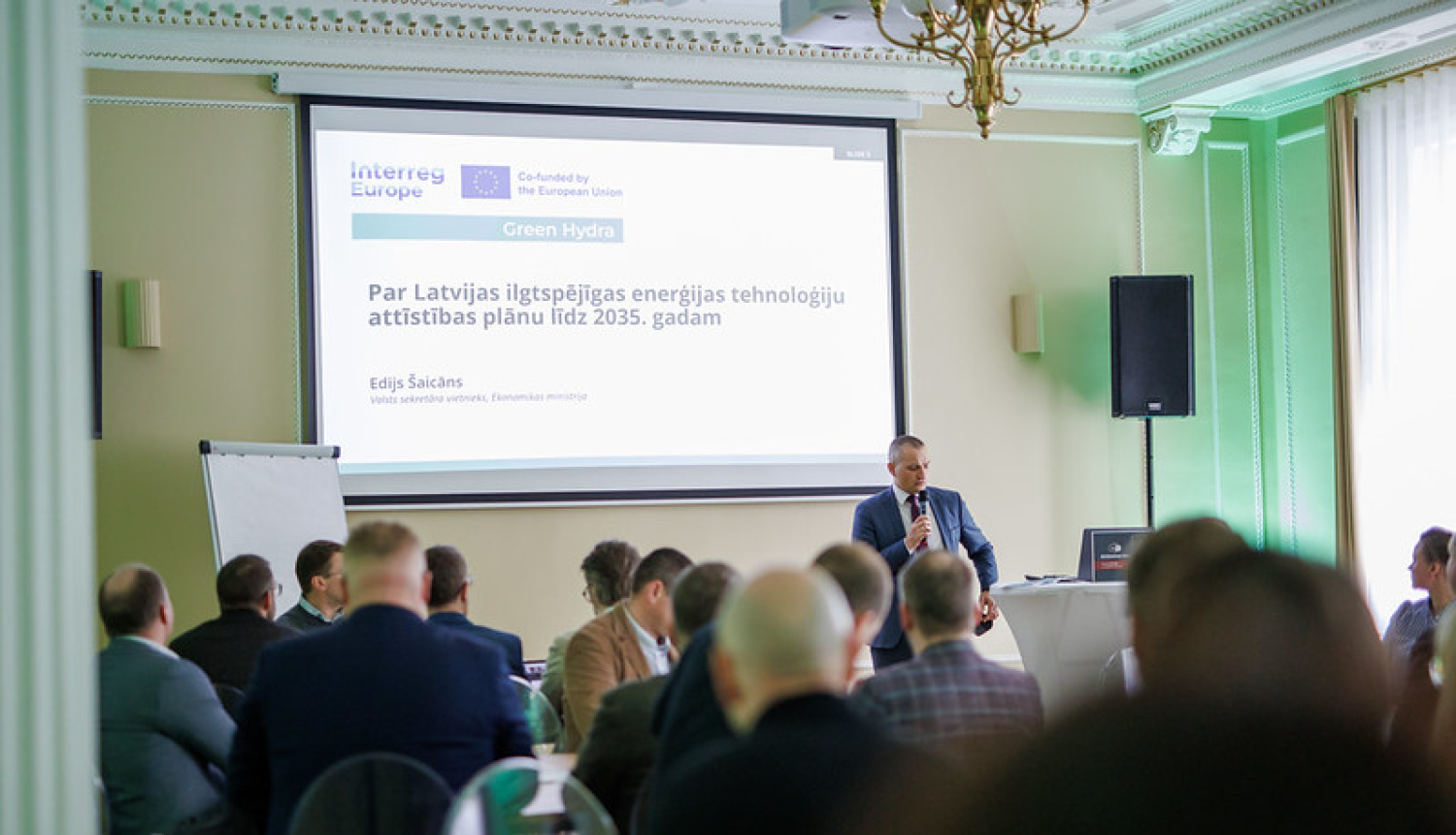 Ekonomikas ministrijas valsts sekretāra vietnieks Edijs Šaicāns uzstājas seminārā