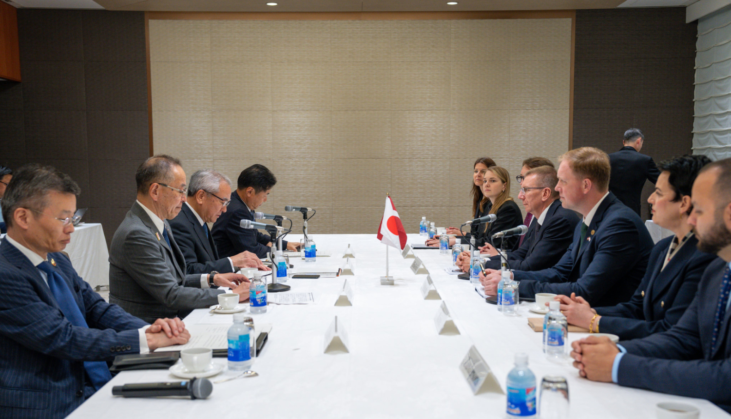 Darba tikšanās ekonomikas ministra V.Valaiņa vizītes Japānā laikā