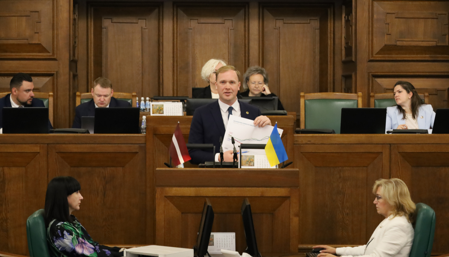 Ekonomikas ministrs V.Valainis uzrunā saeimu