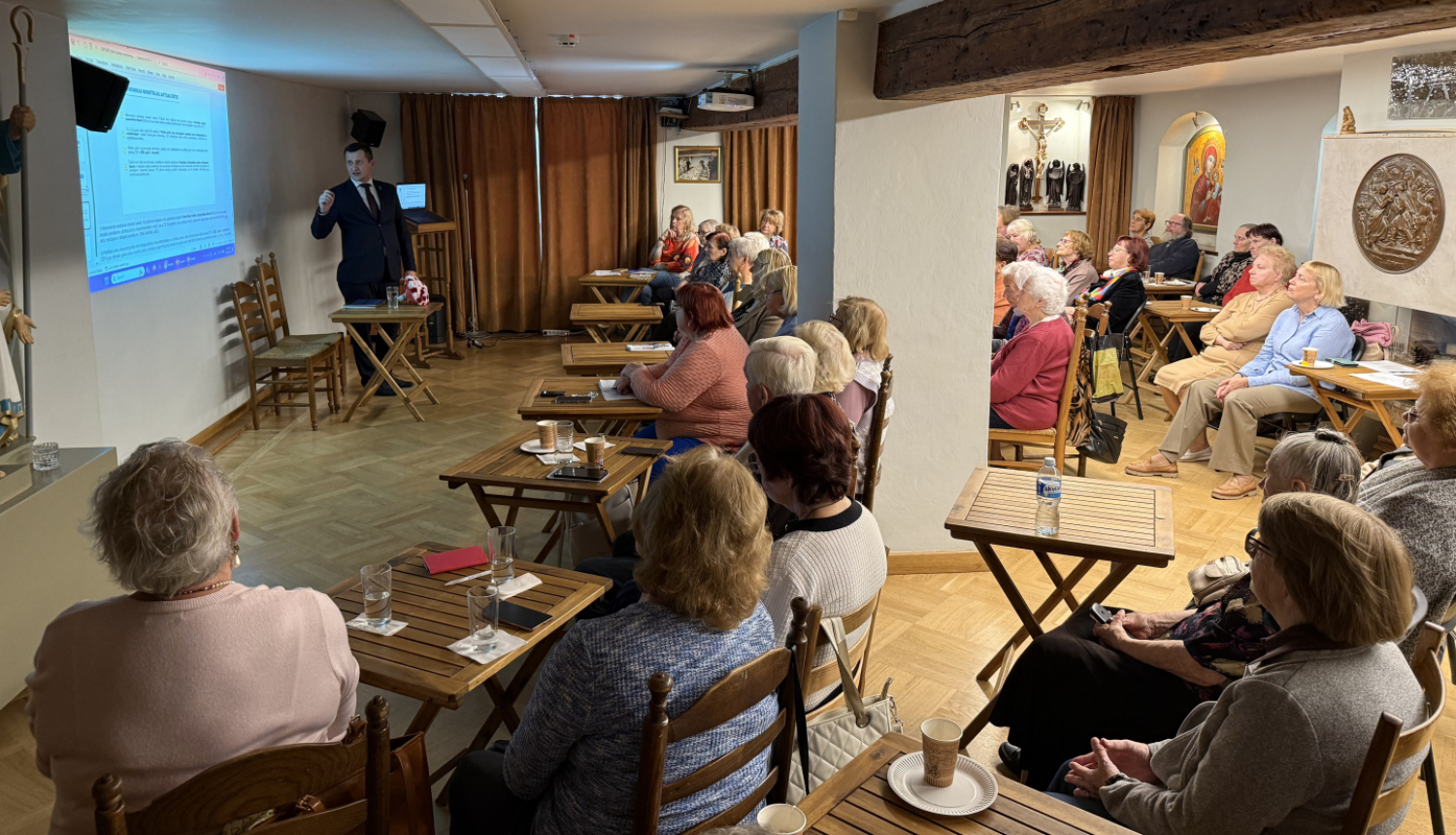 J.Miezainis senioru sanāksmē