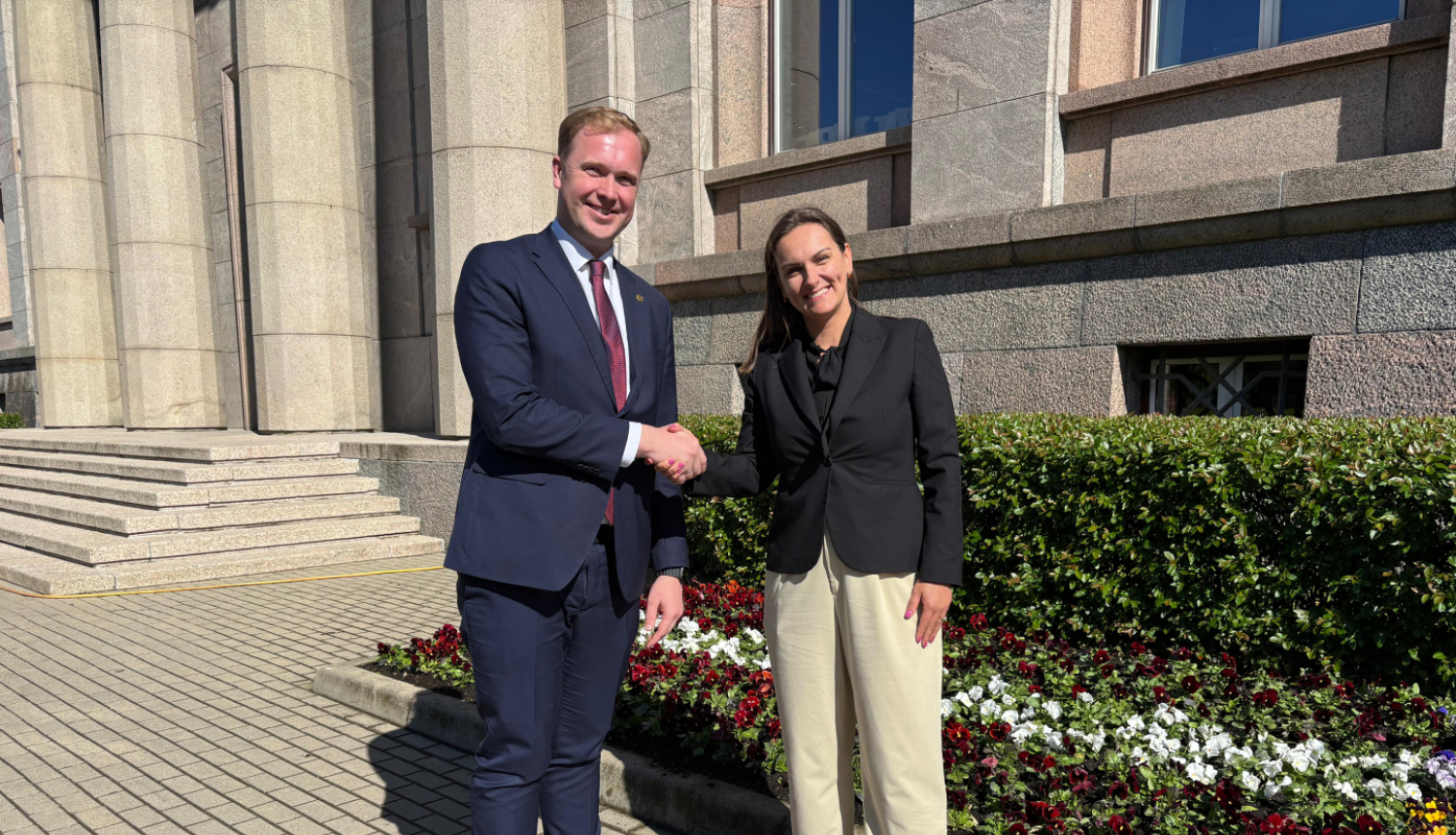 V.Valainis un V.Saldava