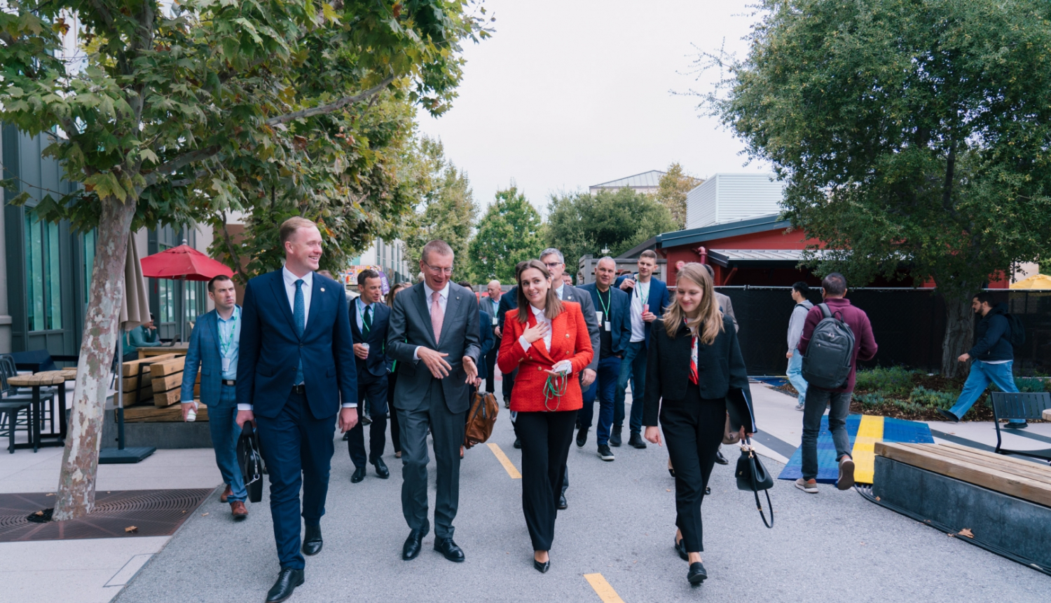 Delegācija dodas uz tikšanos