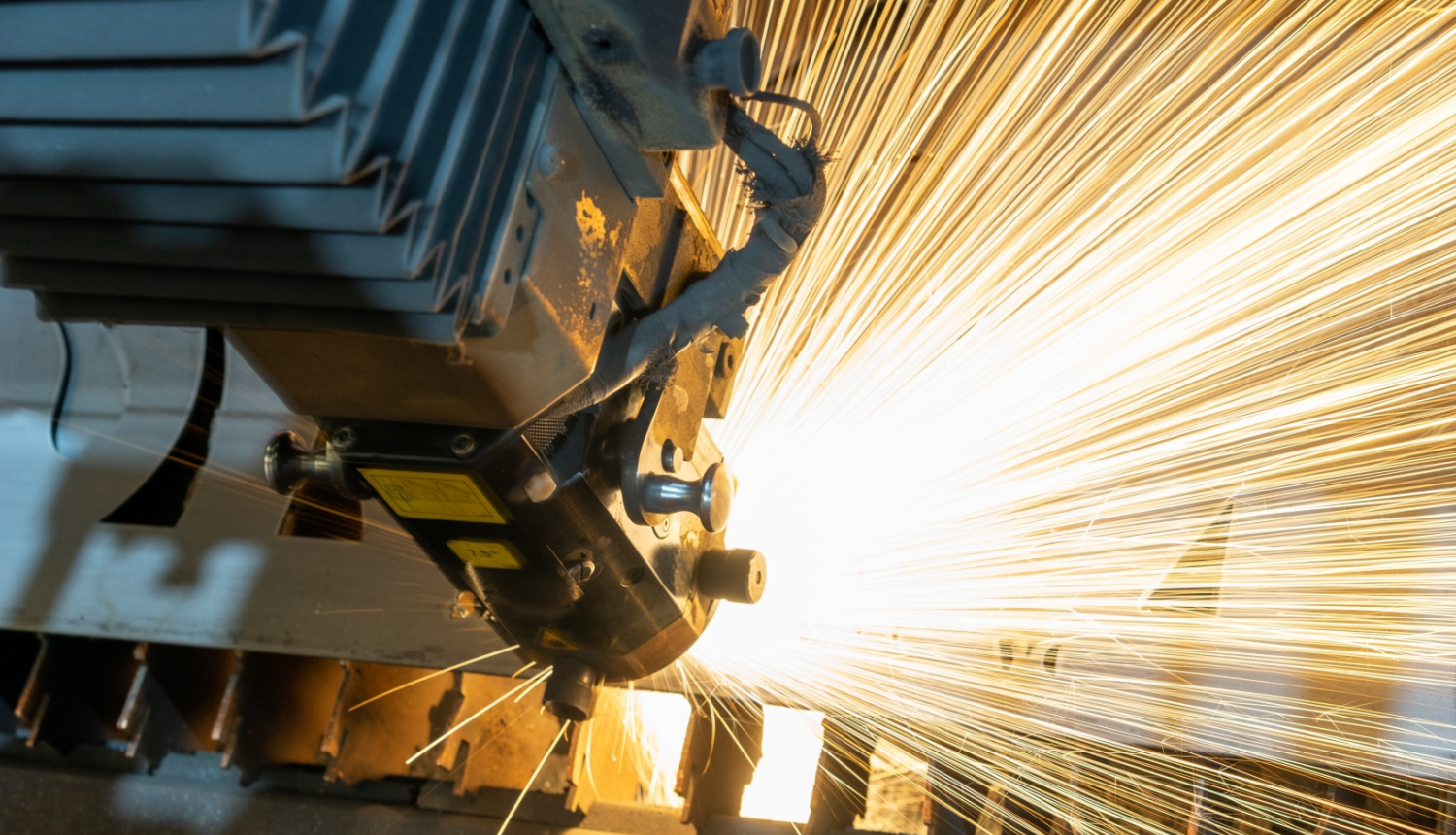 Aparāts un dzirksteles