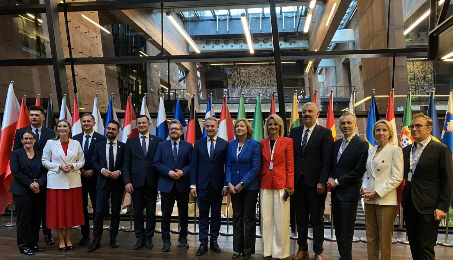 Samita dalībnieku kopbilde