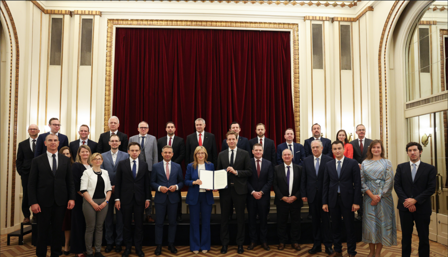 Sanāksmes dalībnieku kopbilde