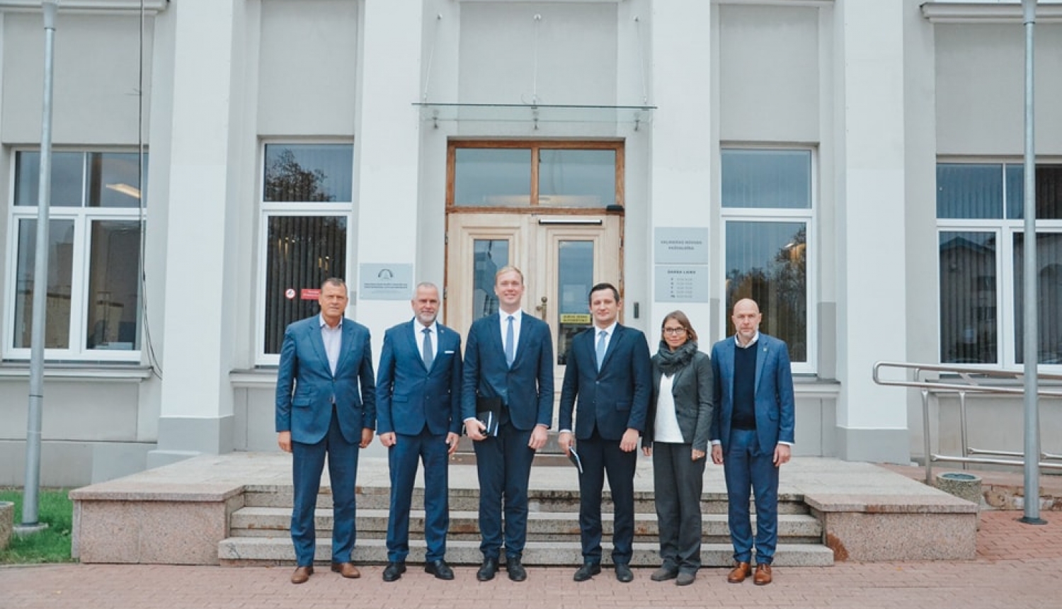 Foto ar Valmieras pašvaldības pārstāvjiem