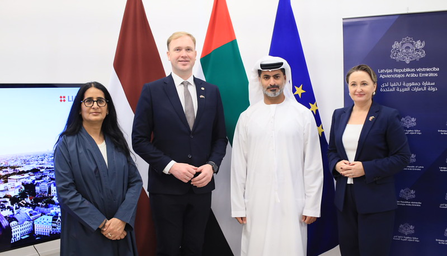 V.Valainis vizītē AAE