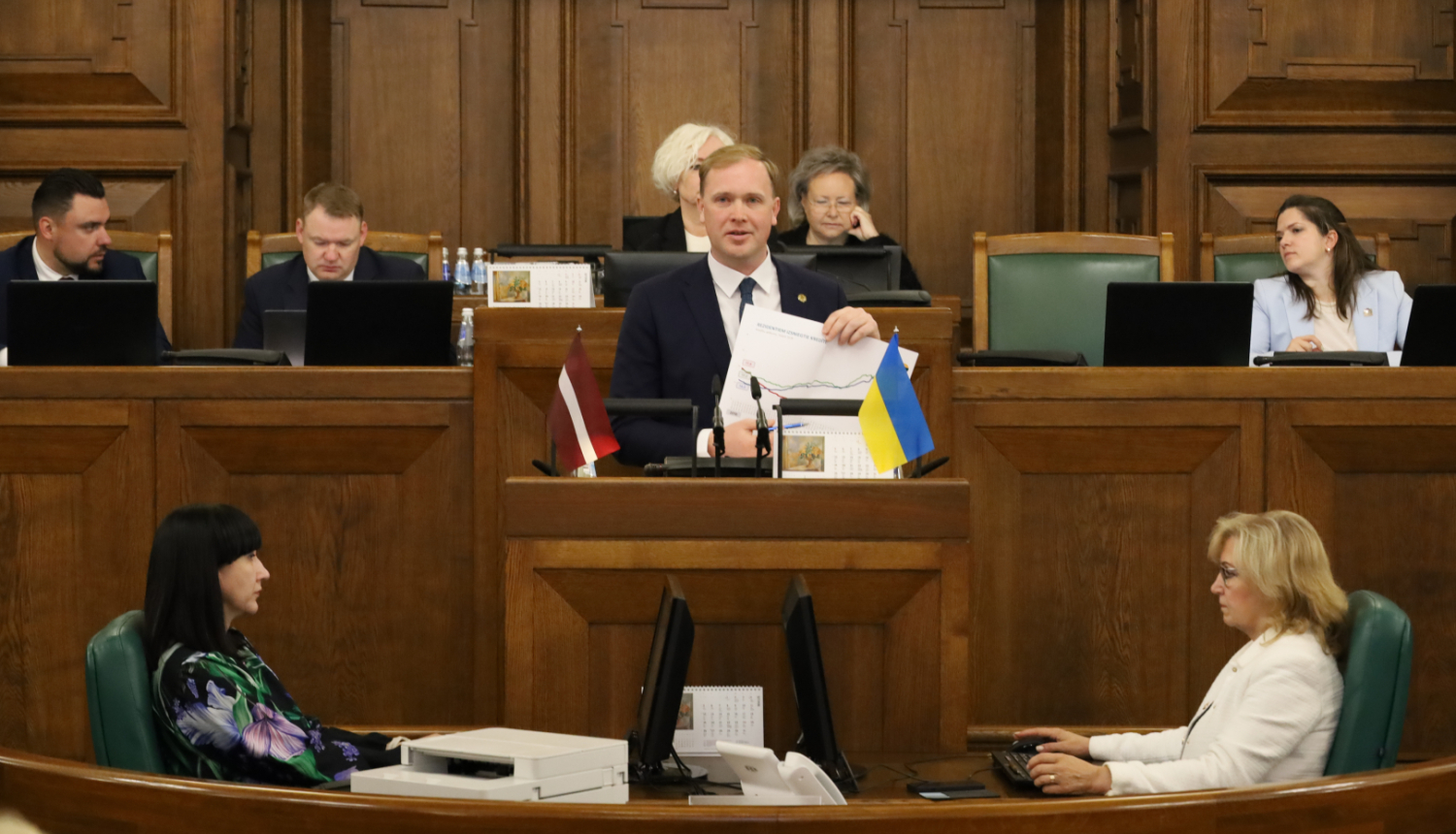 Ekonomikas ministrs V.Valainis uzrunā saeimu