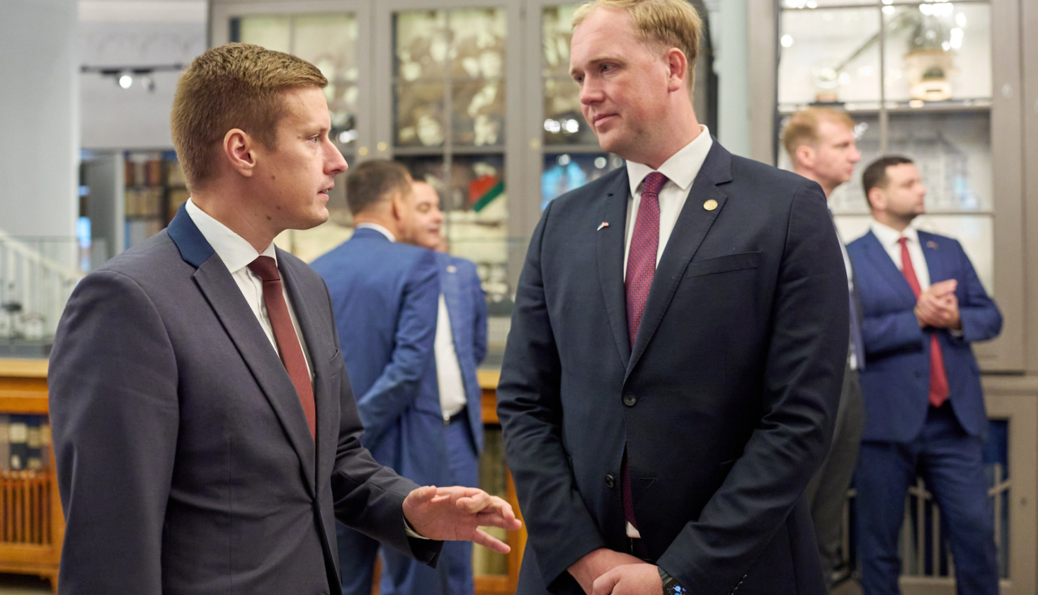 No kreisās puses_Igaunijas ekonomikas un rūpniecības ministrs Erki Keldo, Latvijas ekonomikas minitrs Viktors Valainis