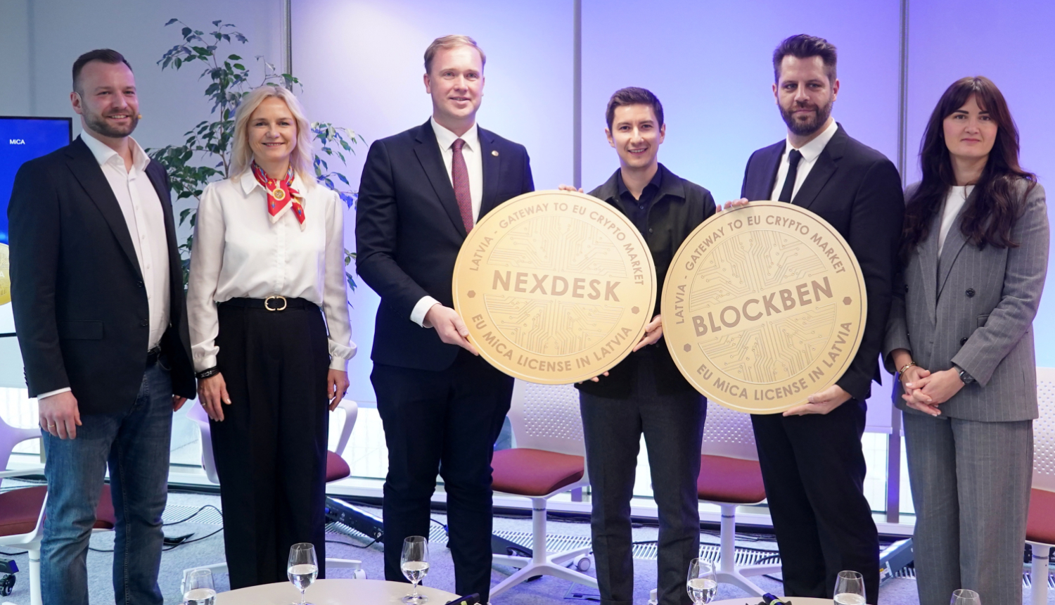 Pirmo MiCA licenču pasniegšana